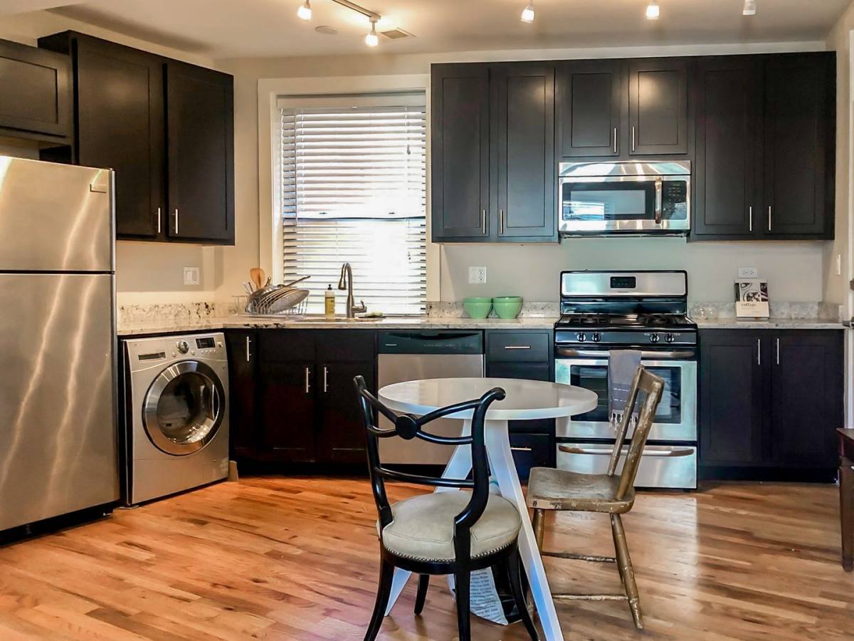Apartment for rent at 2231 W Wilson Ave #2, Chicago, IL 60625