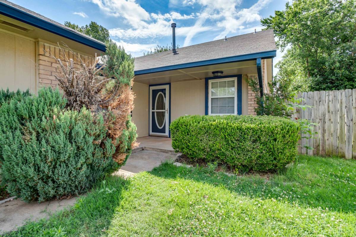 House for rent at 12316 SW 14th St, Yukon, OK 73099