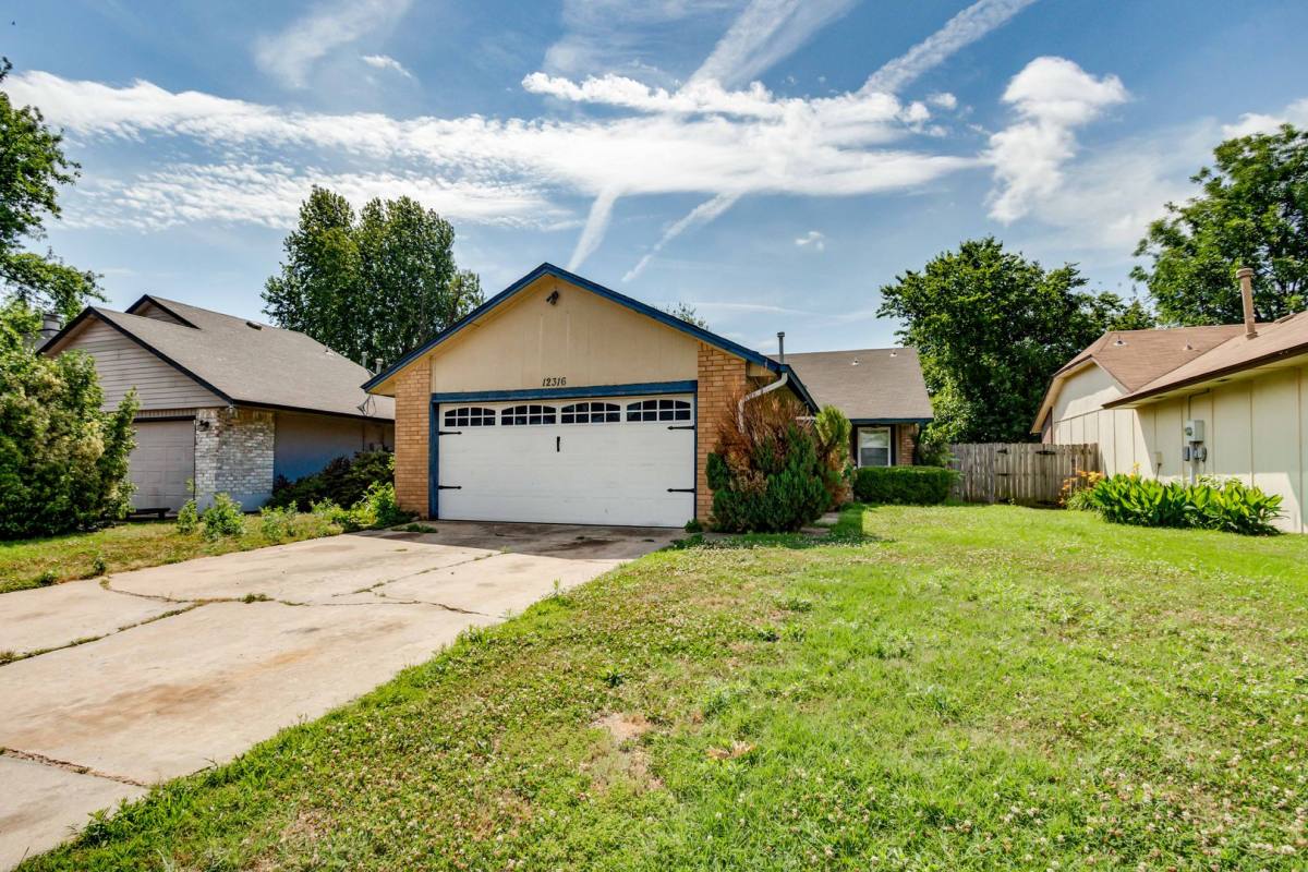 House for rent at 12316 SW 14th St, Yukon, OK 73099