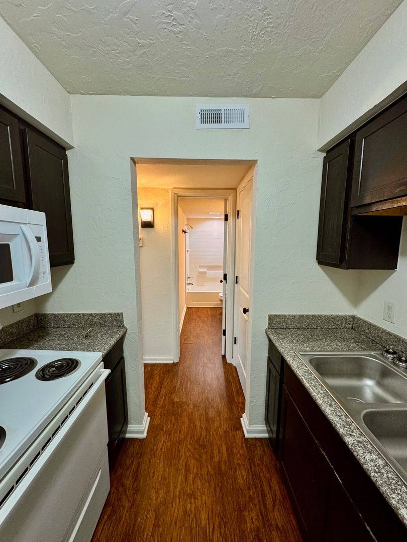 Apartment for rent at 801 N Willie Miner Ave, El Reno, OK 73036