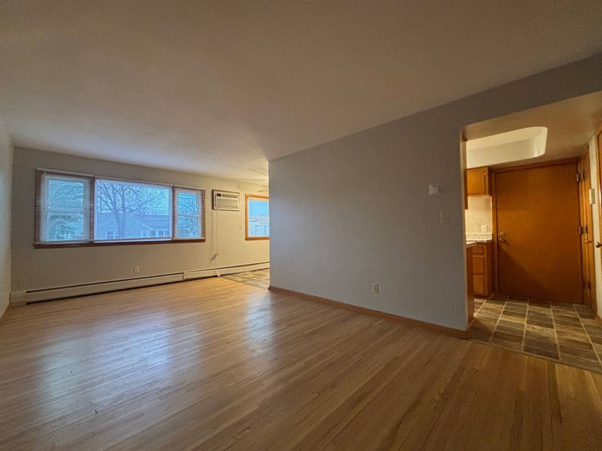 Apartment for rent at 984 Van Buren Ave, Saint Paul, MN 55104