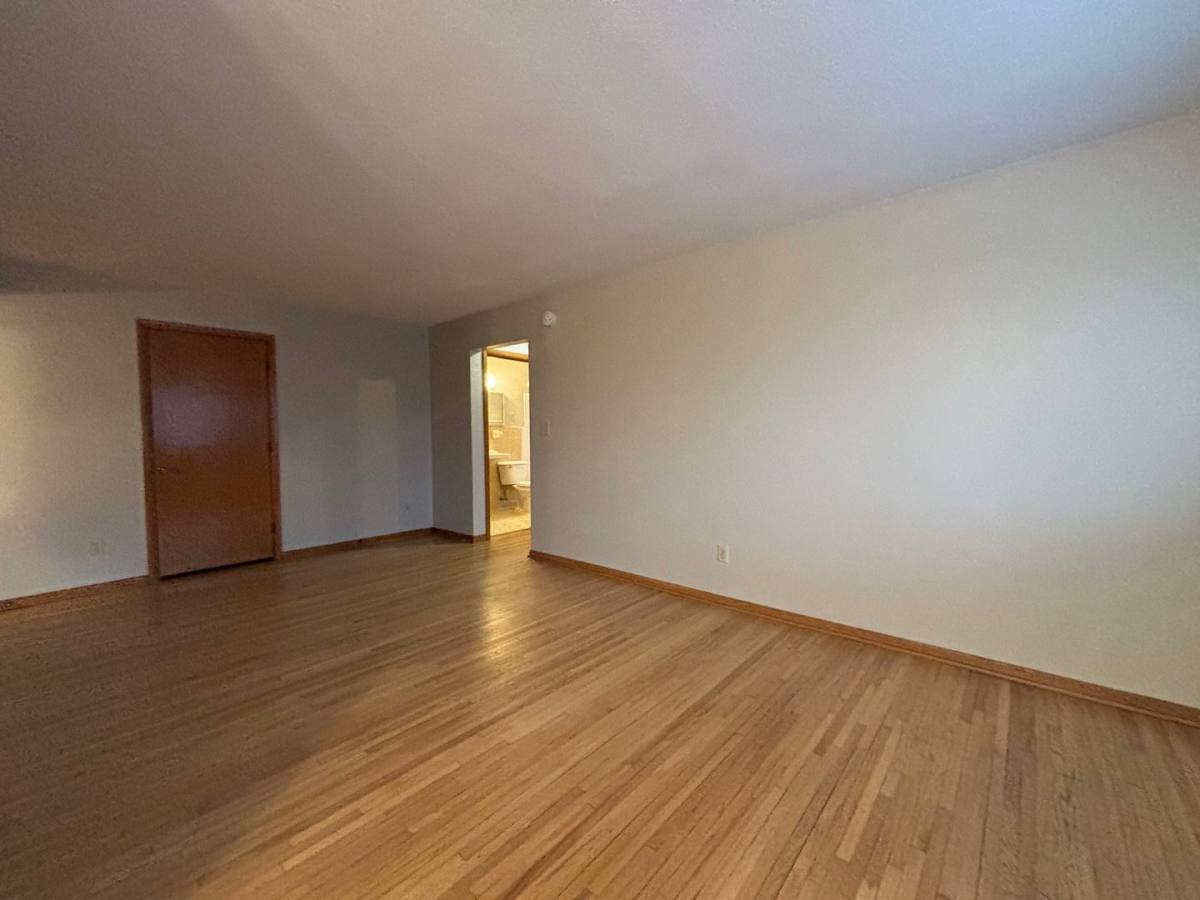 Apartment for rent at 984 Van Buren Ave, Saint Paul, MN 55104