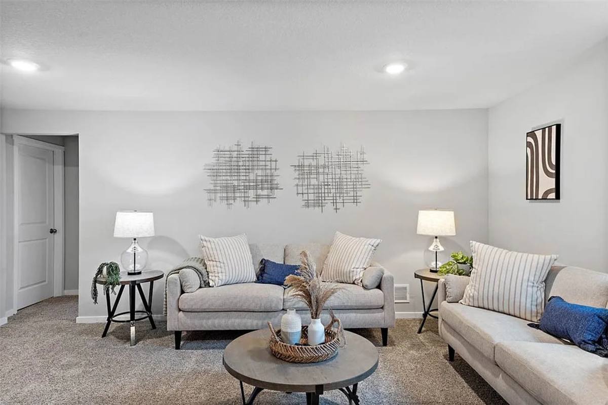 Townhouse for rent at 1407 NE Crossing Oak Dr, Ankeny, IA 50021