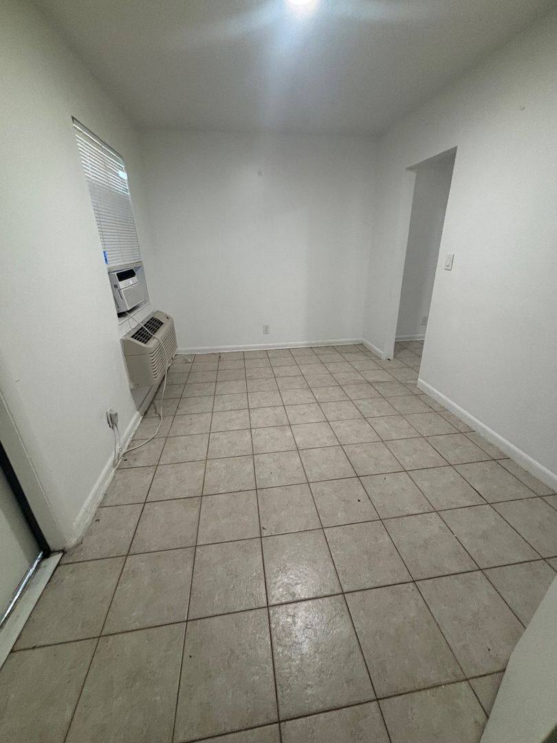 Apartment for rent at 3411 Broadway Ave, West Palm Beach, FL 33407