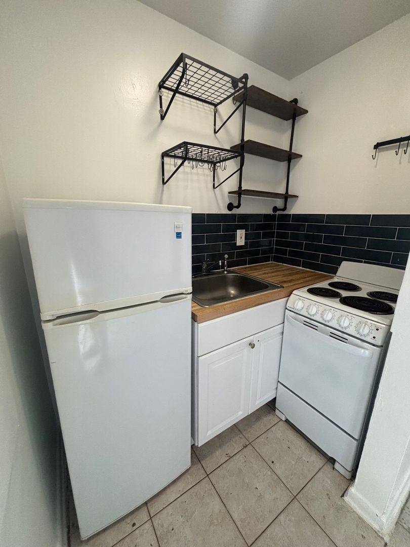 Apartment for rent at 3411 Broadway Ave, West Palm Beach, FL 33407