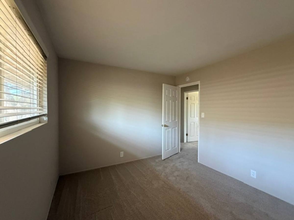 Apartment for rent at 915 Castlewood Dr, Los Gatos, CA 95032