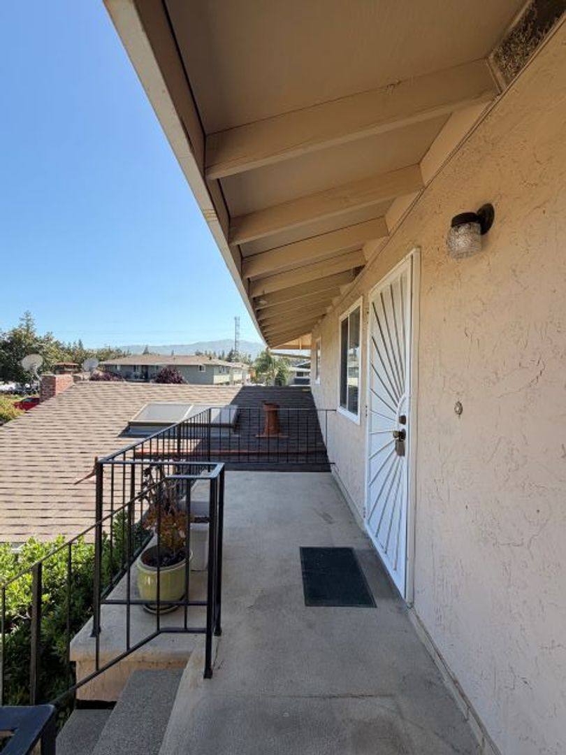 Apartment for rent at 915 Castlewood Dr, Los Gatos, CA 95032