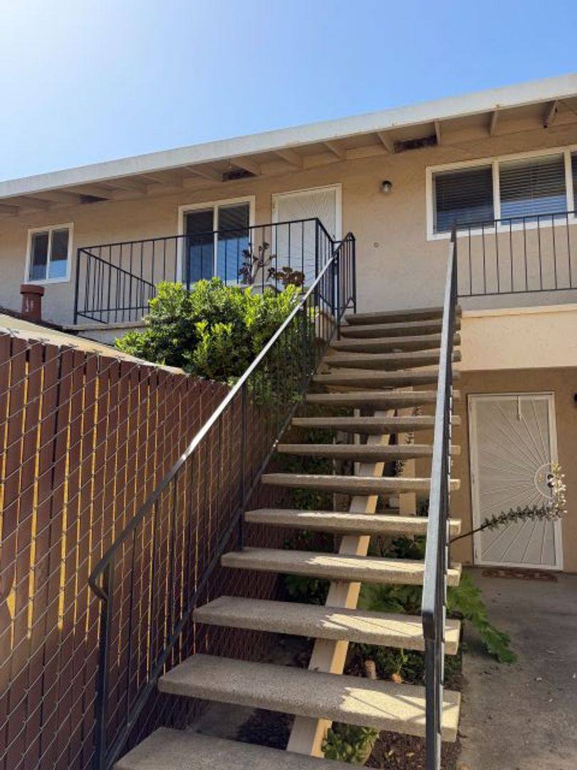 Apartment for rent at 915 Castlewood Dr, Los Gatos, CA 95032