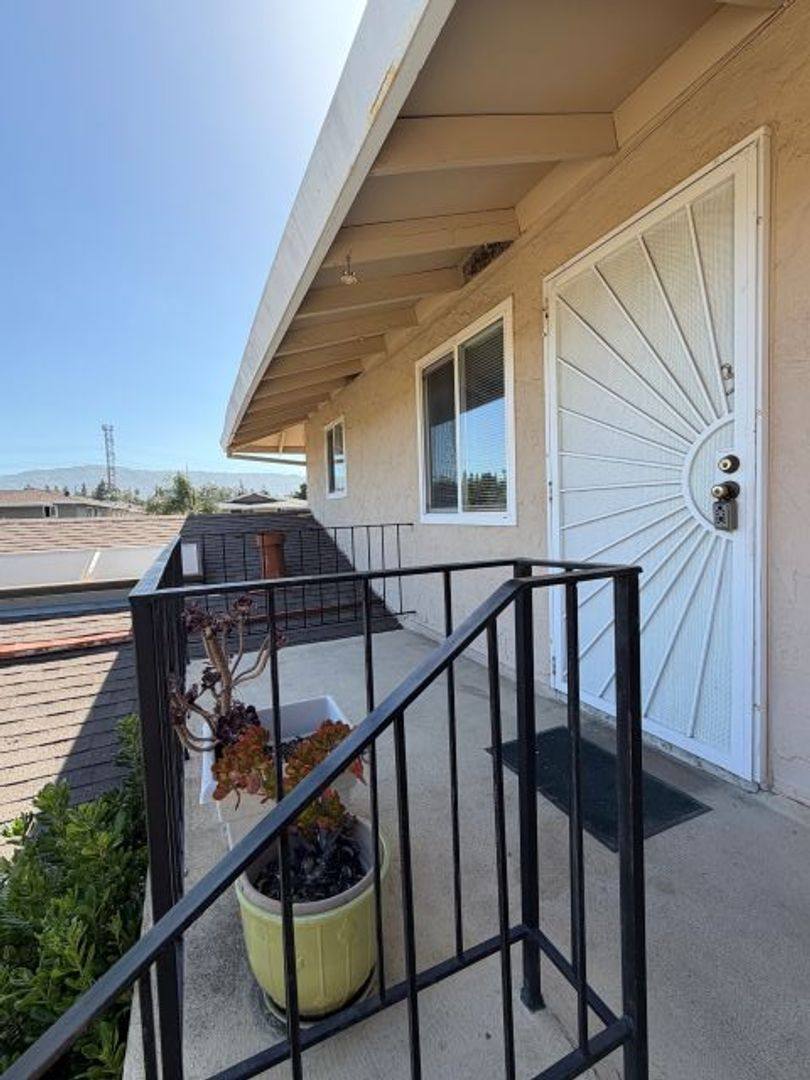 Apartment for rent at 915 Castlewood Dr, Los Gatos, CA 95032