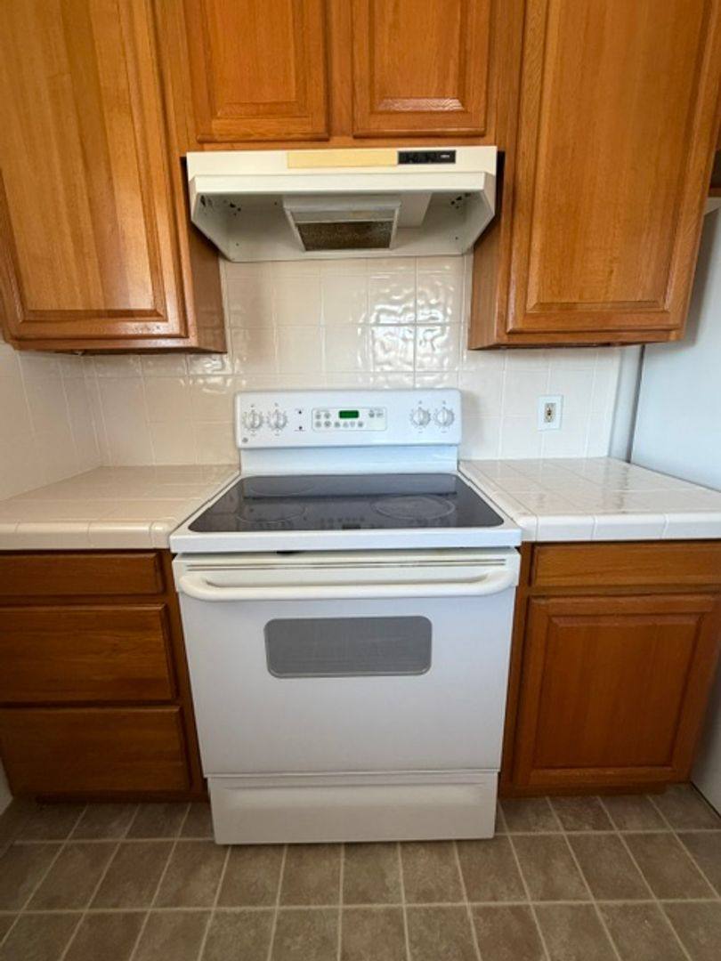 Apartment for rent at 915 Castlewood Dr, Los Gatos, CA 95032