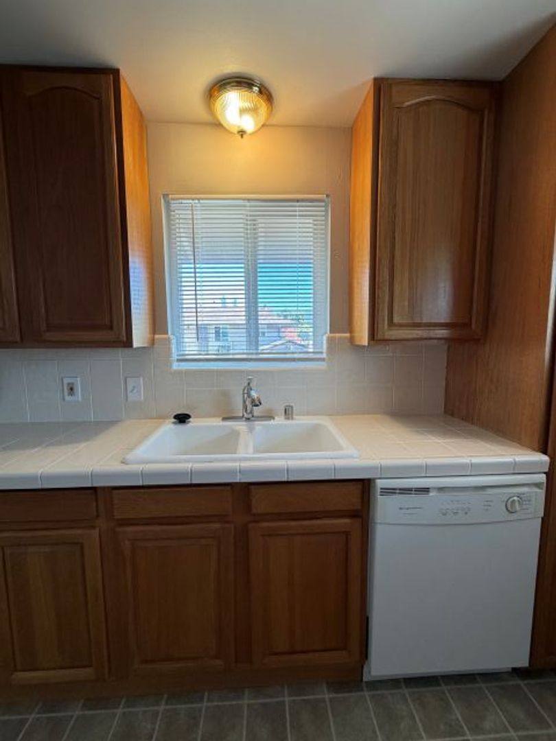 Apartment for rent at 915 Castlewood Dr, Los Gatos, CA 95032