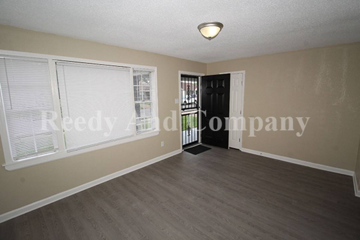 Townhouse for rent at 93 Eastview Dr, Memphis, TN 38111