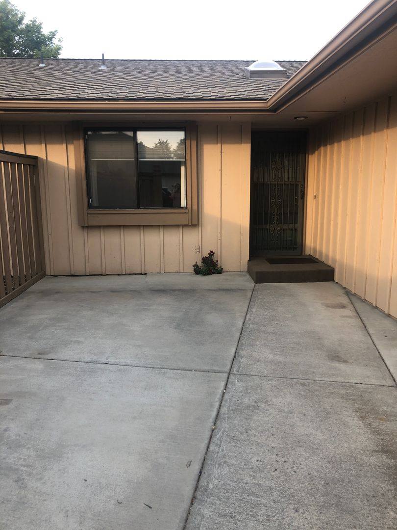 Condo for rent at 807 Westshore Dr, Moses Lake, WA 98837
