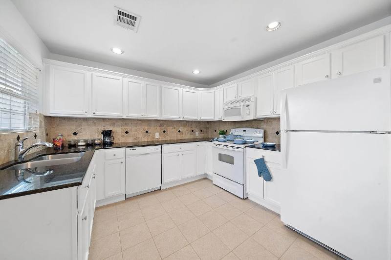 Apartment for rent at 3237 Rosedale St, Houston, TX 77004