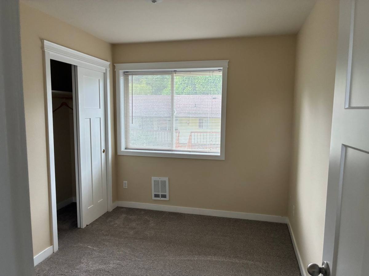Townhouse for rent at 1235 E Fairhaven Ave, Burlington, WA 98233