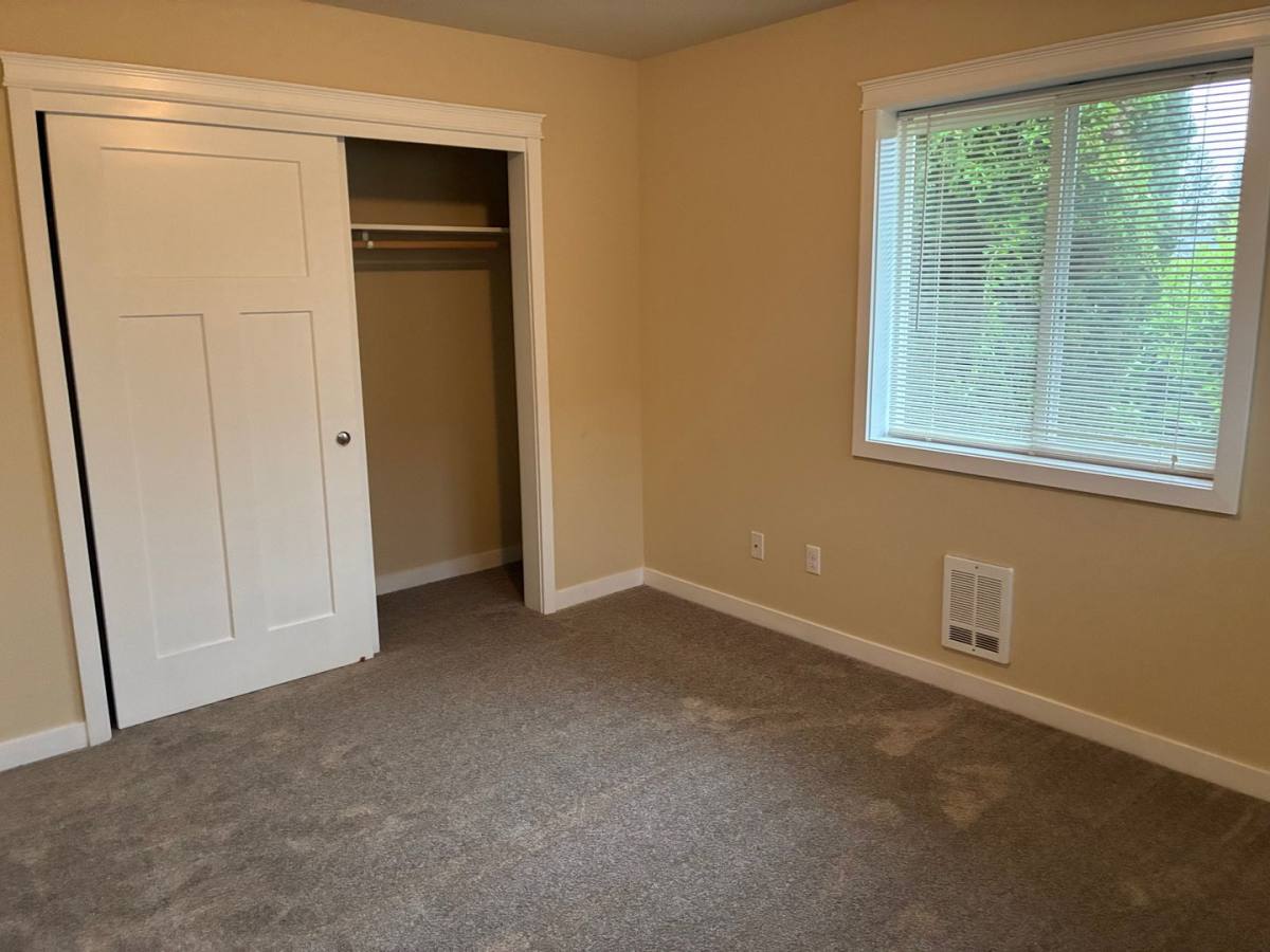Townhouse for rent at 1235 E Fairhaven Ave, Burlington, WA 98233