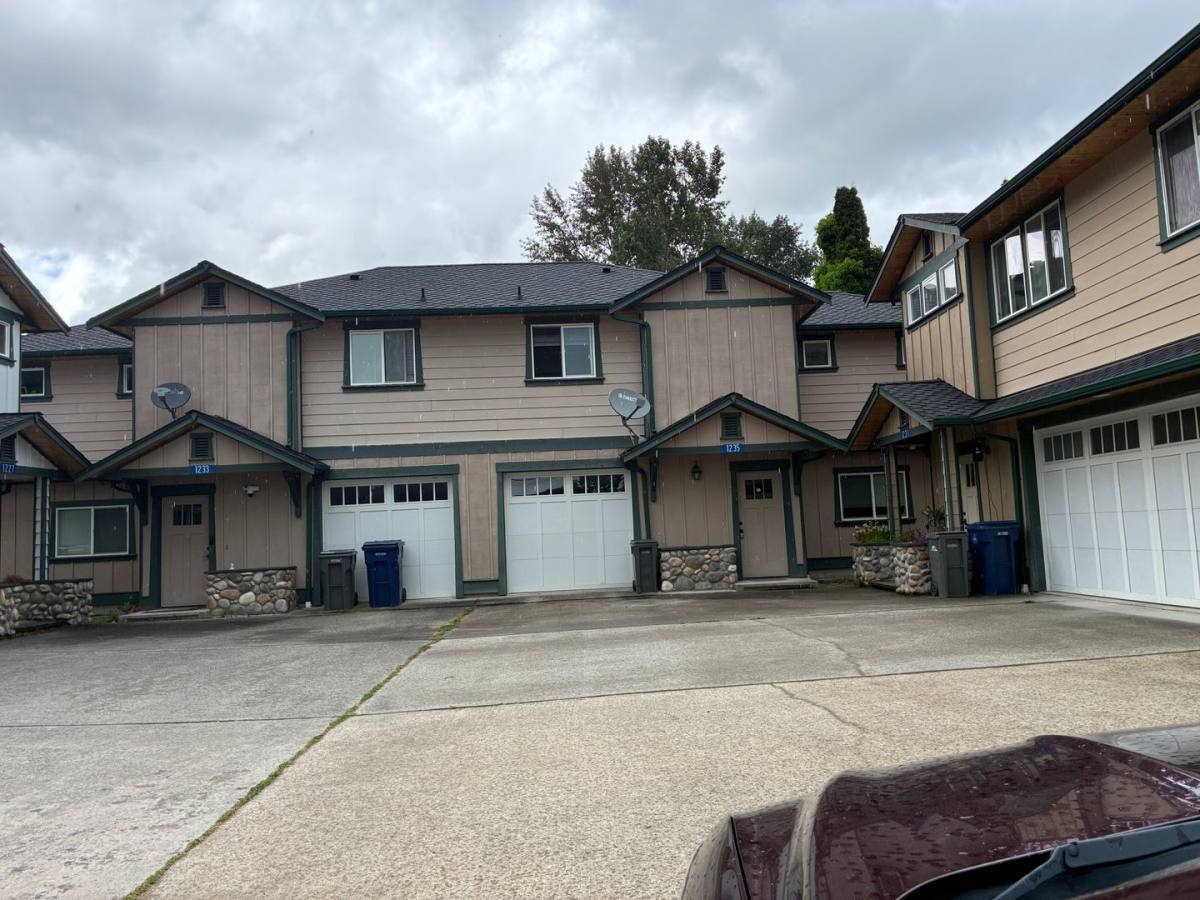 Townhouse for rent at 1235 E Fairhaven Ave, Burlington, WA 98233