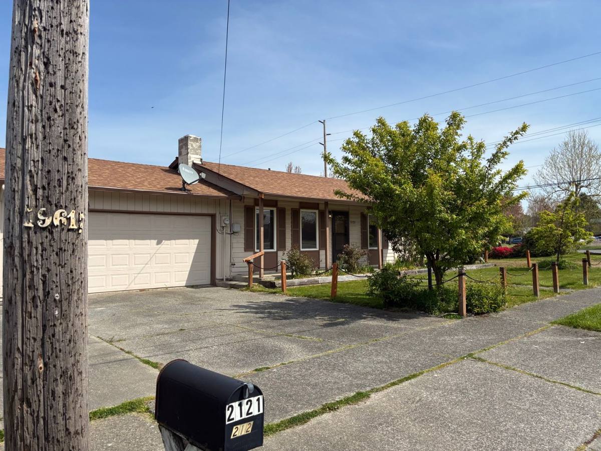 House for rent at 2121 E Viewmont Dr, Mount Vernon, WA 98273