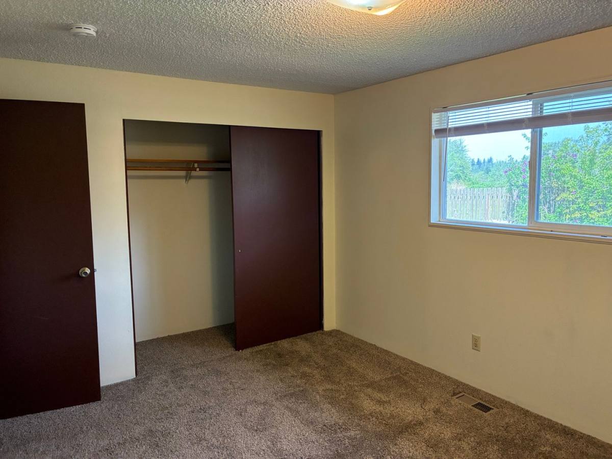 House for rent at 2121 E Viewmont Dr, Mount Vernon, WA 98273