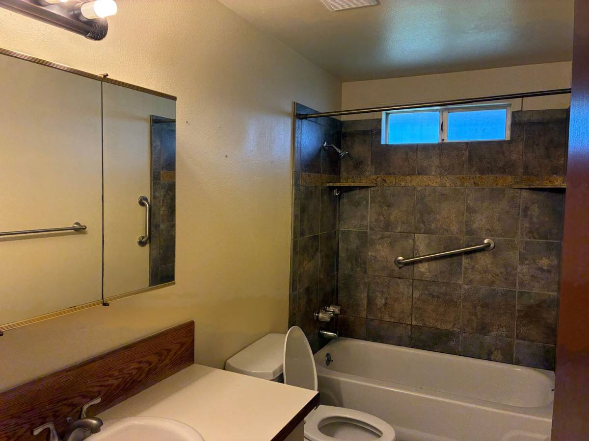 House for rent at 2121 E Viewmont Dr, Mount Vernon, WA 98273
