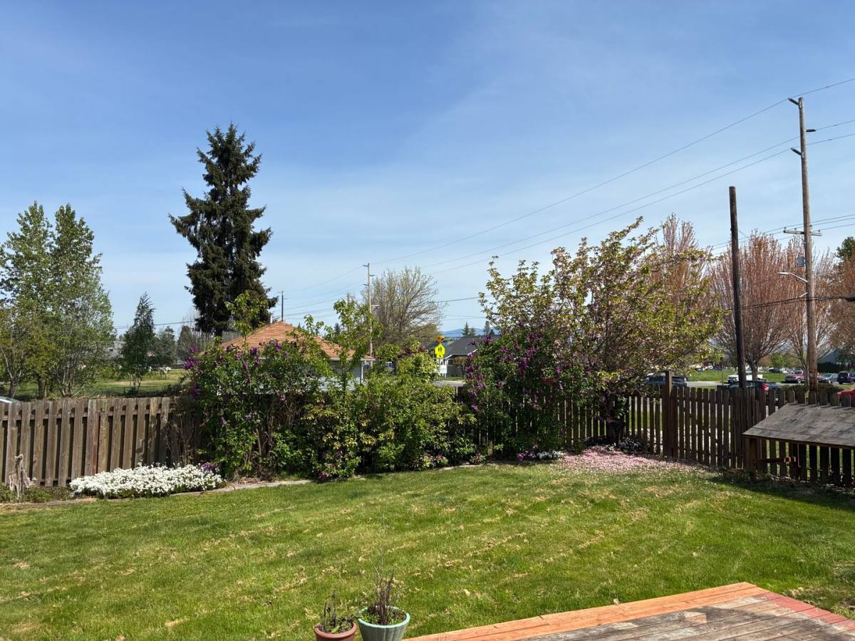 House for rent at 2121 E Viewmont Dr, Mount Vernon, WA 98273