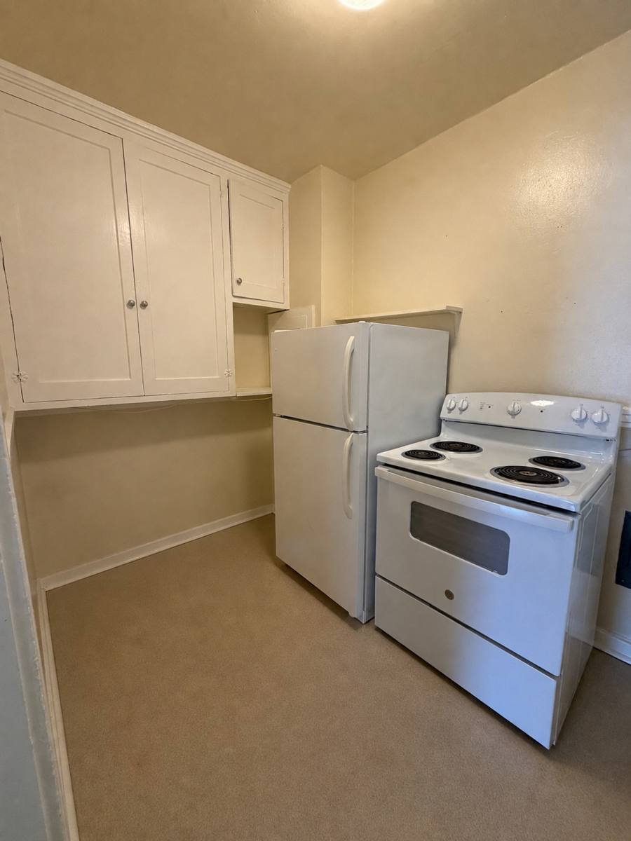 Apartment for rent at 1429 SW 14th Ave, Portland, OR 97201