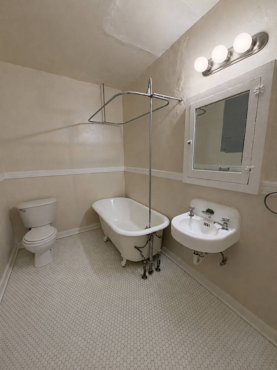 Apartment for rent at 1429 SW 14th Ave, Portland, OR 97201