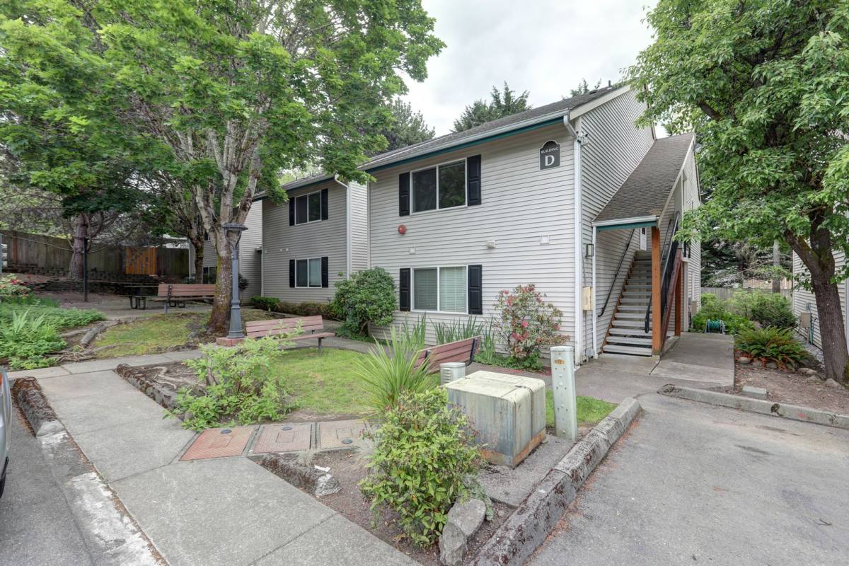 Condo for rent at 4231 NE 5th St, Renton, WA 98059