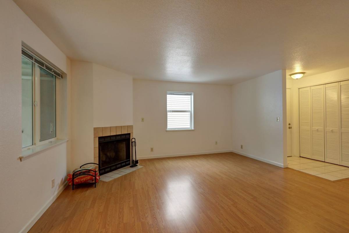 Condo for rent at 4231 NE 5th St, Renton, WA 98059