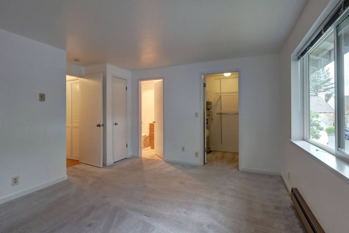 Condo for rent at 4231 NE 5th St, Renton, WA 98059