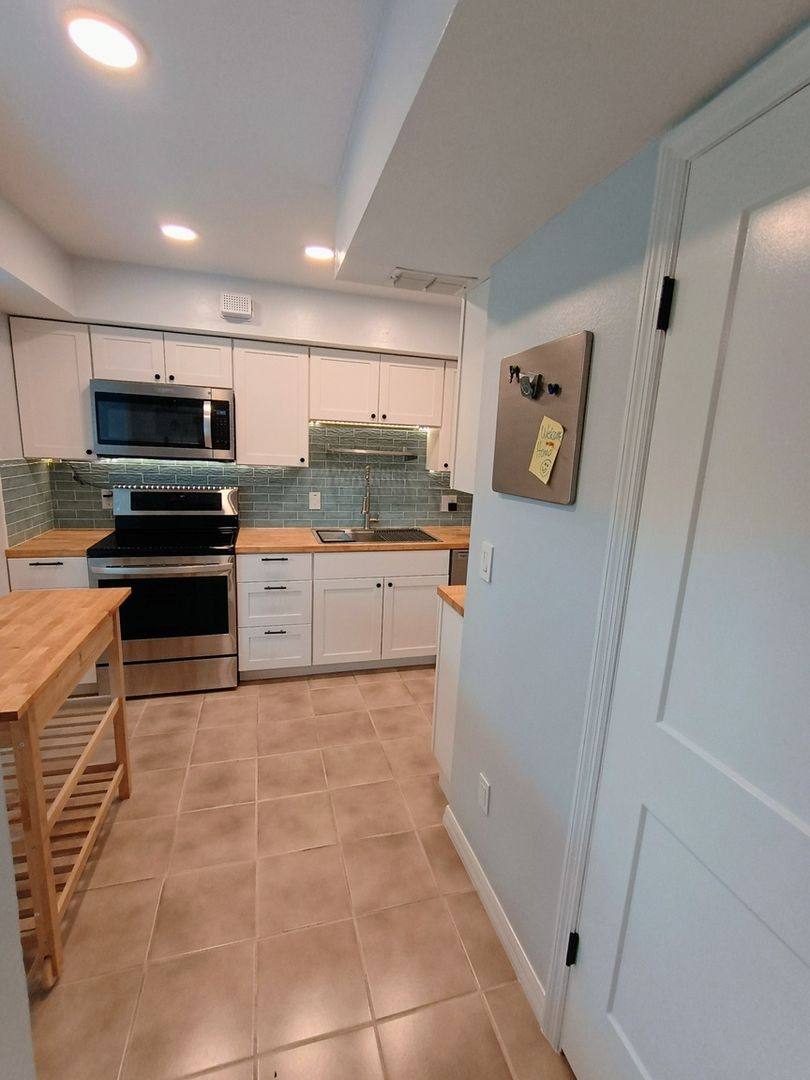 Townhouse for rent at 3827 Pine Cone Circle, Clearwater, FL 33760