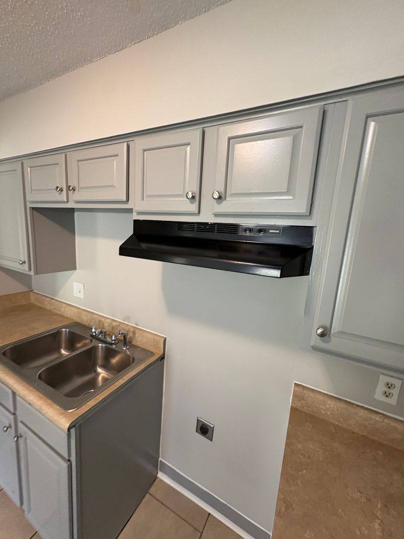Townhouse for rent at 1857 S Perkins Rd, Memphis, TN 38117