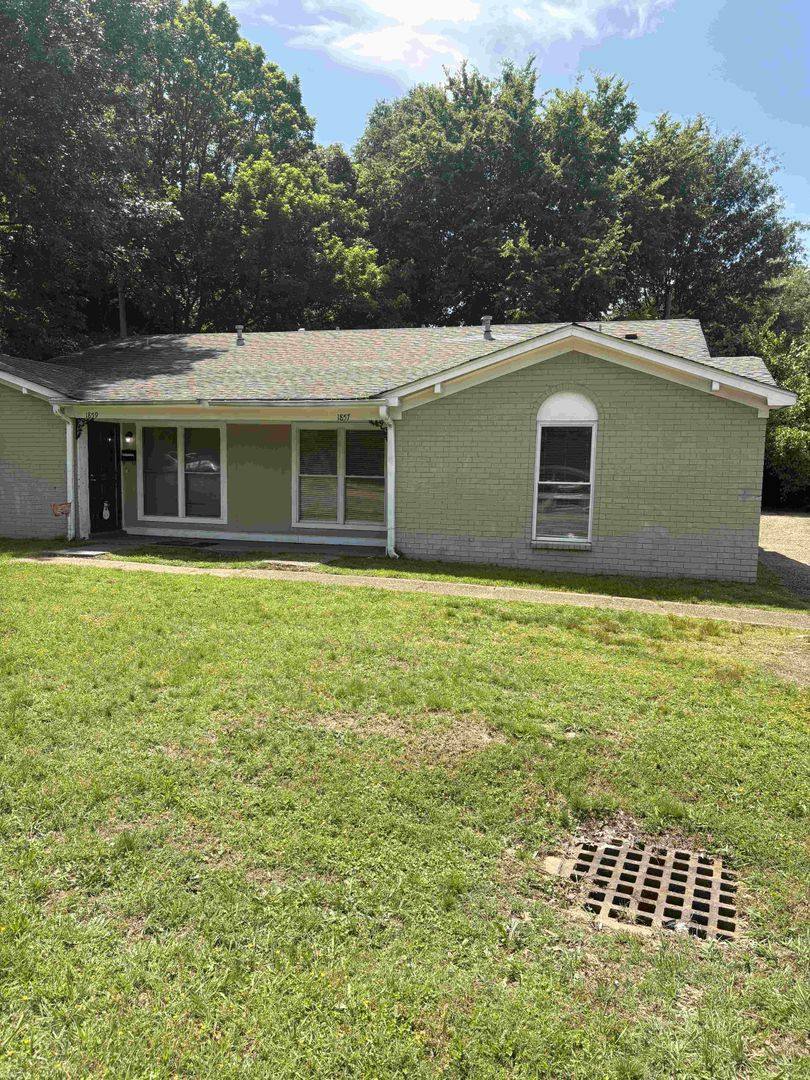 Townhouse for rent at 1857 S Perkins Rd, Memphis, TN 38117