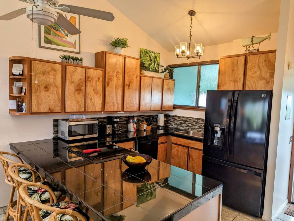 Condo for rent at 1875 Kalaniana'ole St, Hilo, HI 96720