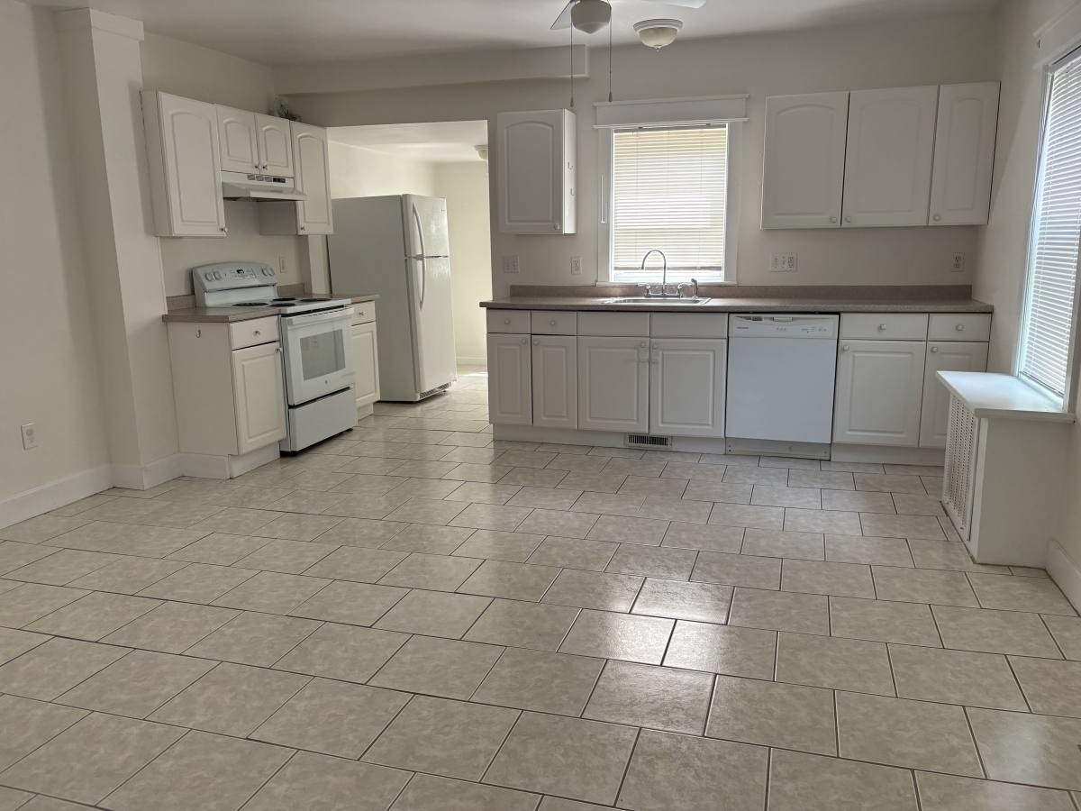 Townhouse for rent at 90 Wilson St, North Billerica, MA 01862