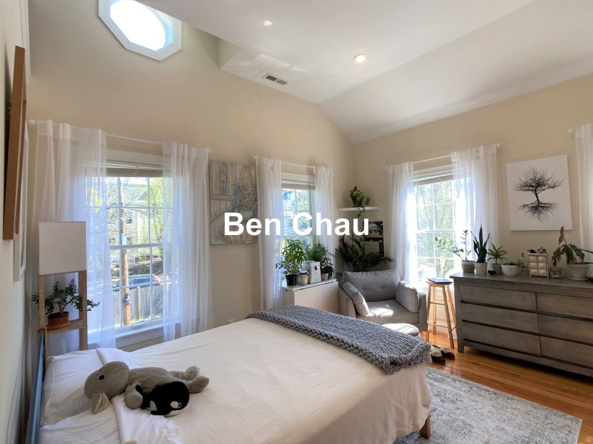 House for rent at 14 Flint St #2B, Somerville, MA 02145