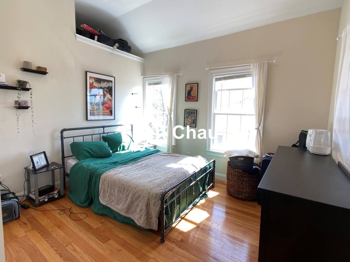 House for rent at 14 Flint St #2B, Somerville, MA 02145