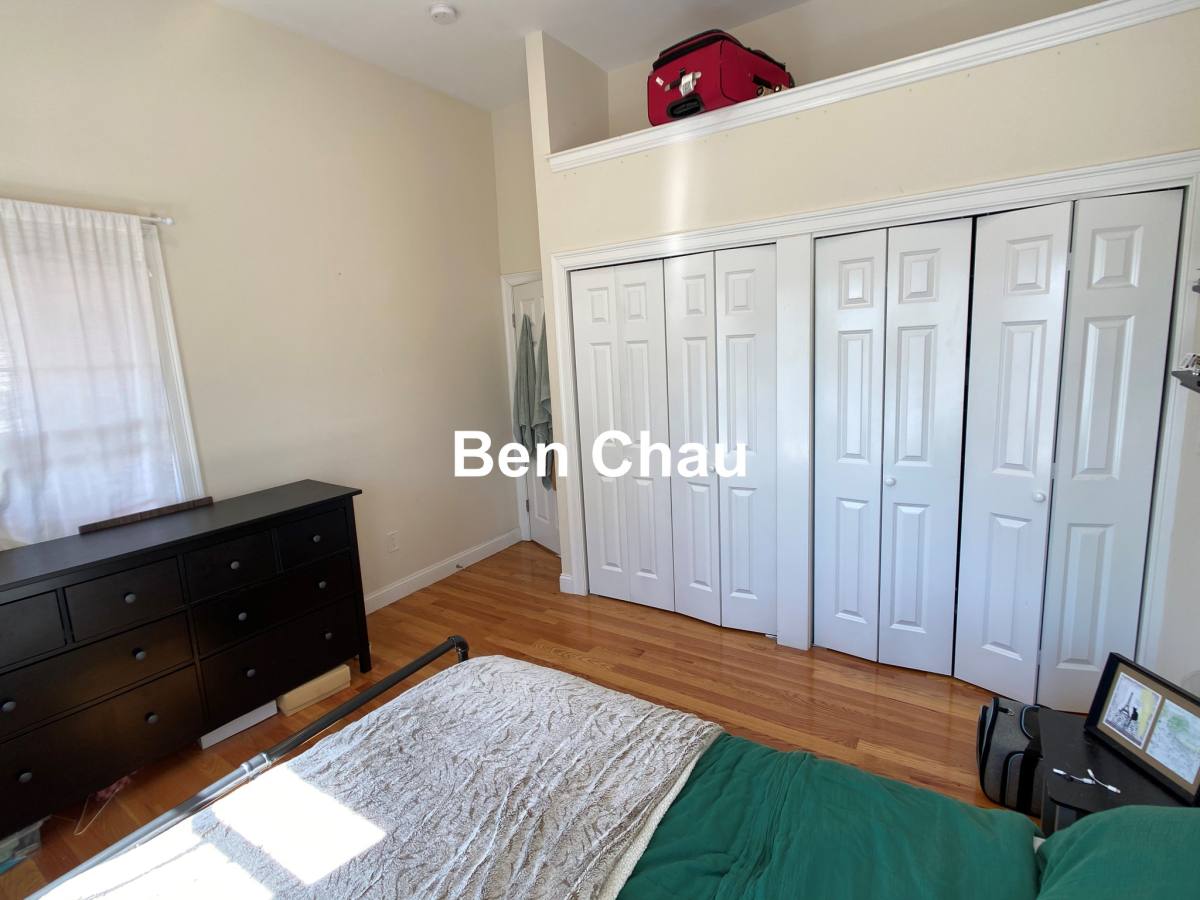 House for rent at 14 Flint St #2B, Somerville, MA 02145
