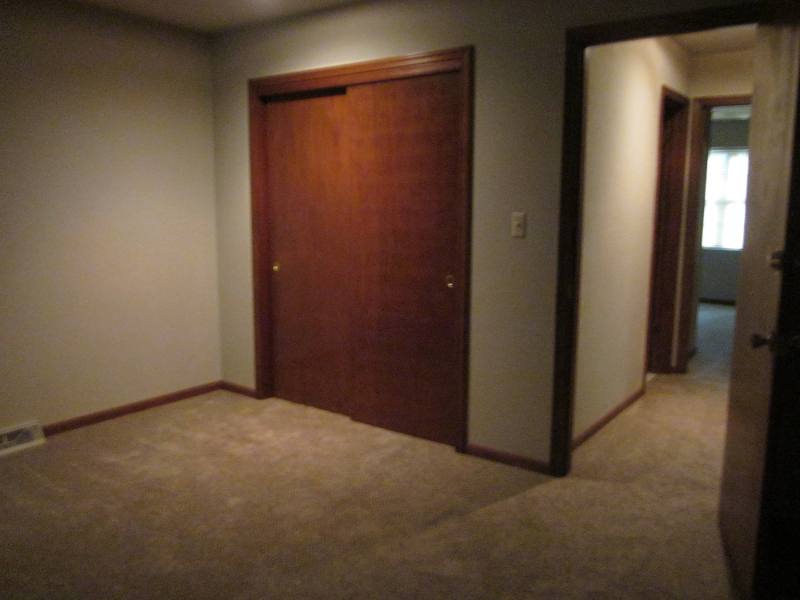 House for rent at 427 S Cardinal Dr, Olathe, KS 66062