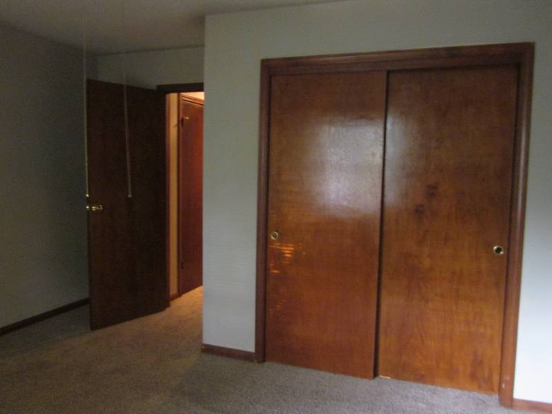 House for rent at 427 S Cardinal Dr, Olathe, KS 66062