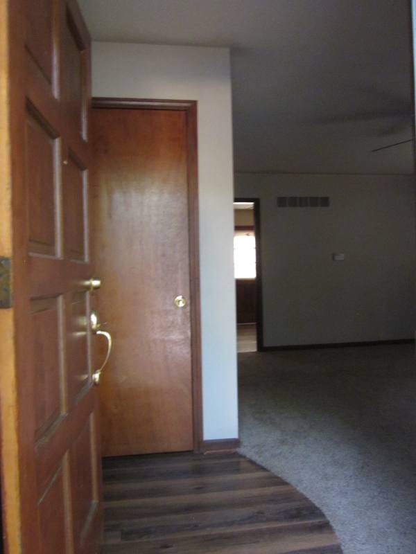 House for rent at 427 S Cardinal Dr, Olathe, KS 66062