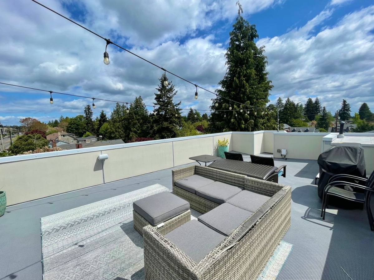 Townhouse for rent at 12004 Greenwood Ave N, Seattle, WA 98133