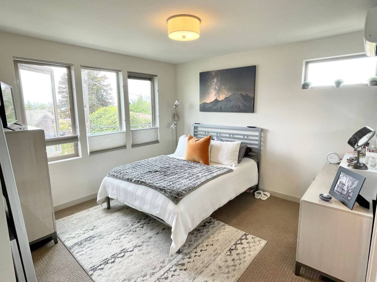 Townhouse for rent at 12004 Greenwood Ave N, Seattle, WA 98133