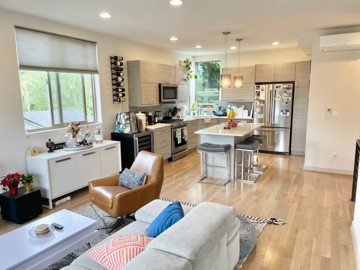 Townhouse for rent at 12004 Greenwood Ave N, Seattle, WA 98133