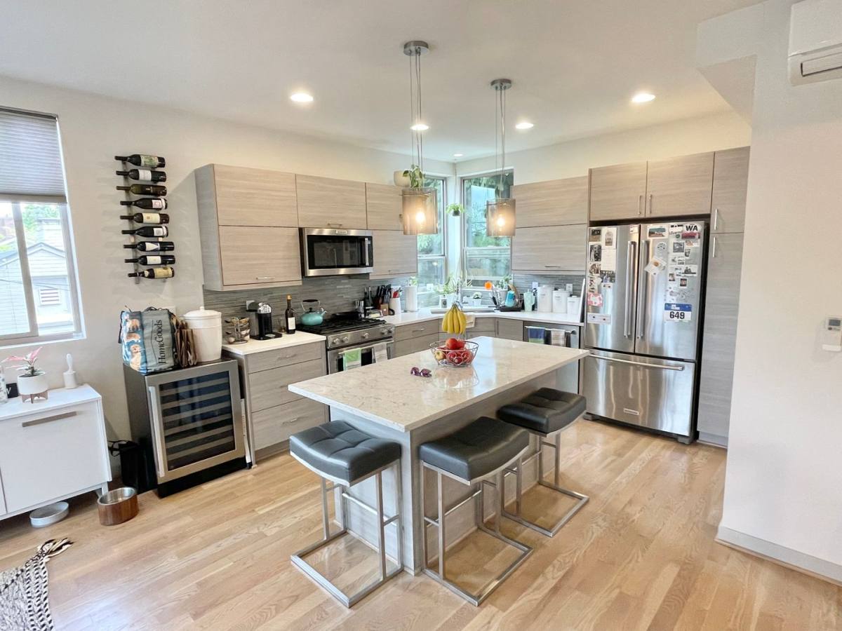 Townhouse for rent at 12004 Greenwood Ave N, Seattle, WA 98133