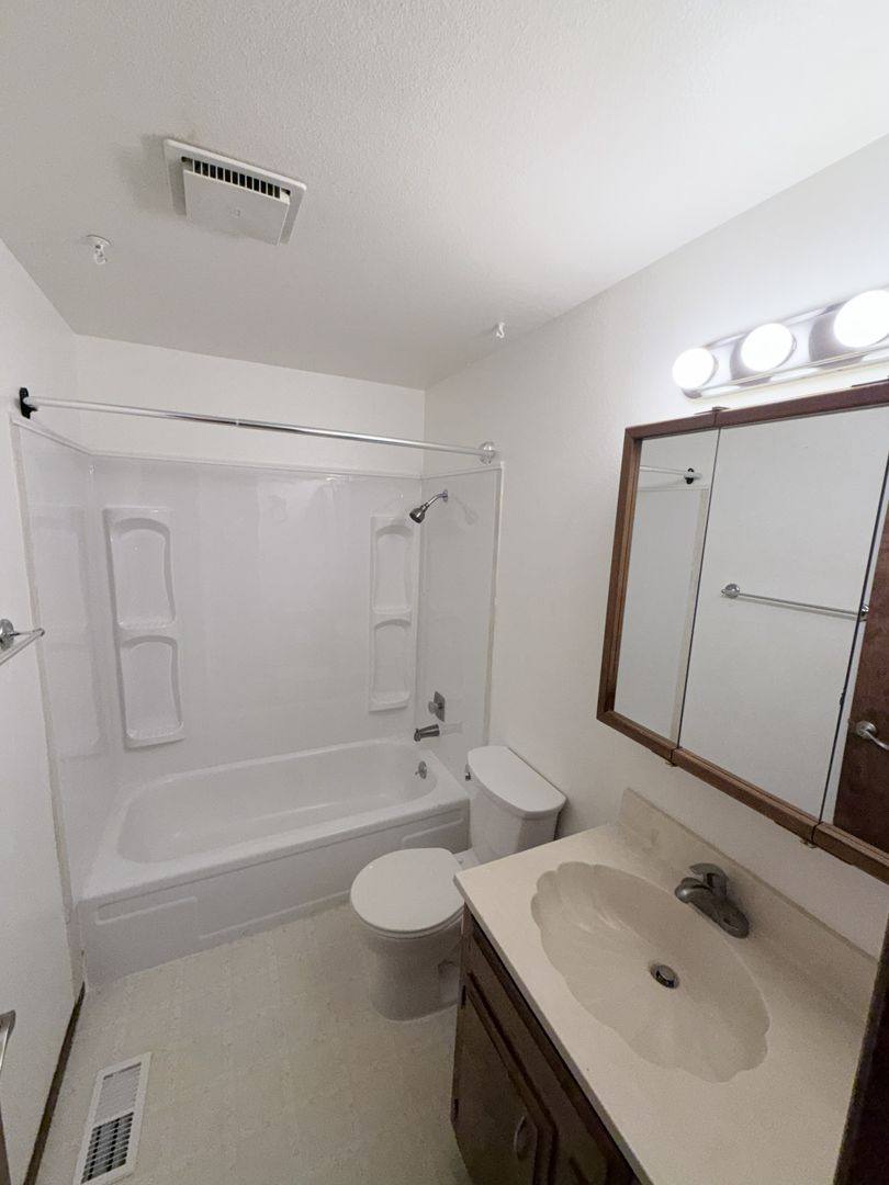 Apartment for rent at 1078 & 1080 Alder Dr NE, Salem, OR 97303