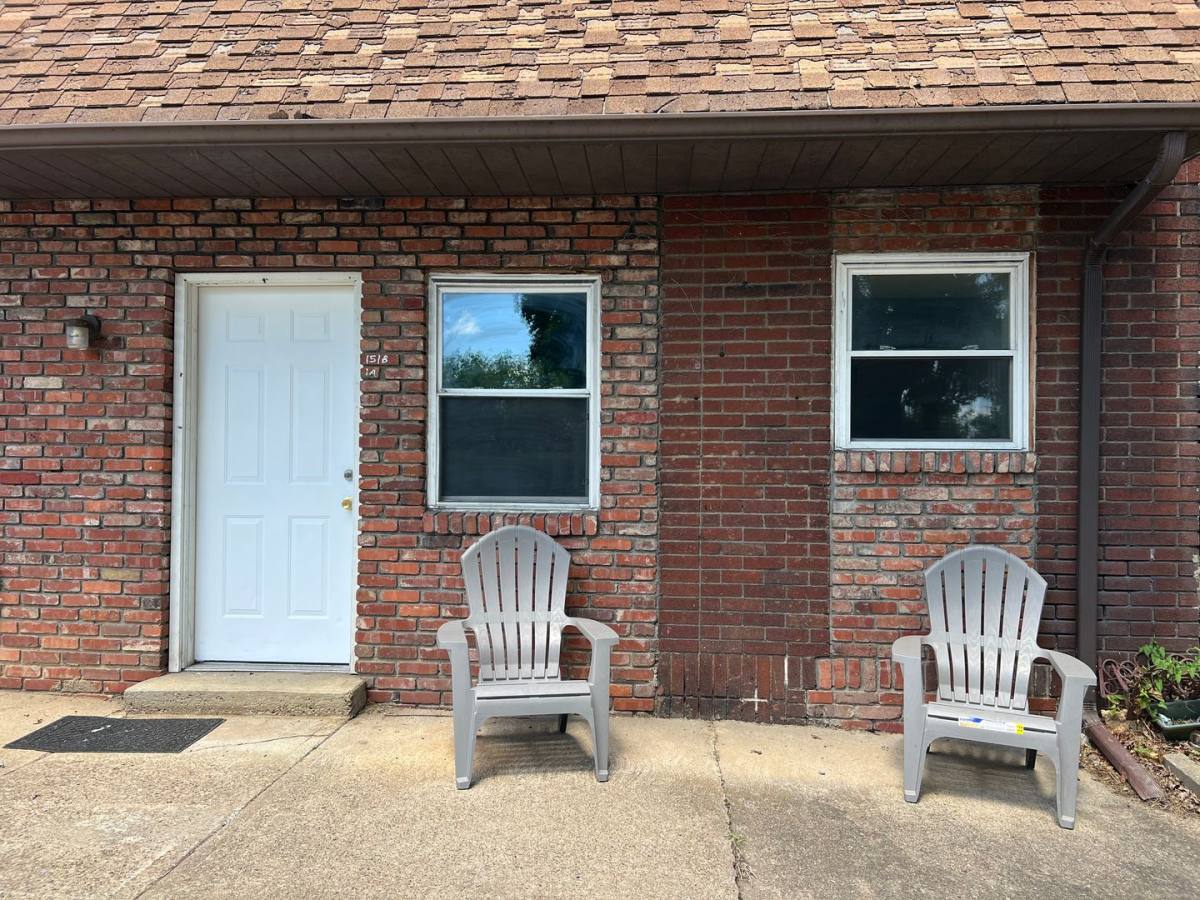 Apartment for rent at 1518 Chartiers Ave, McKees Rocks, PA 15136