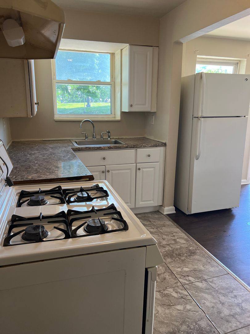 Apartment for rent at 1518 Chartiers Ave, McKees Rocks, PA 15136