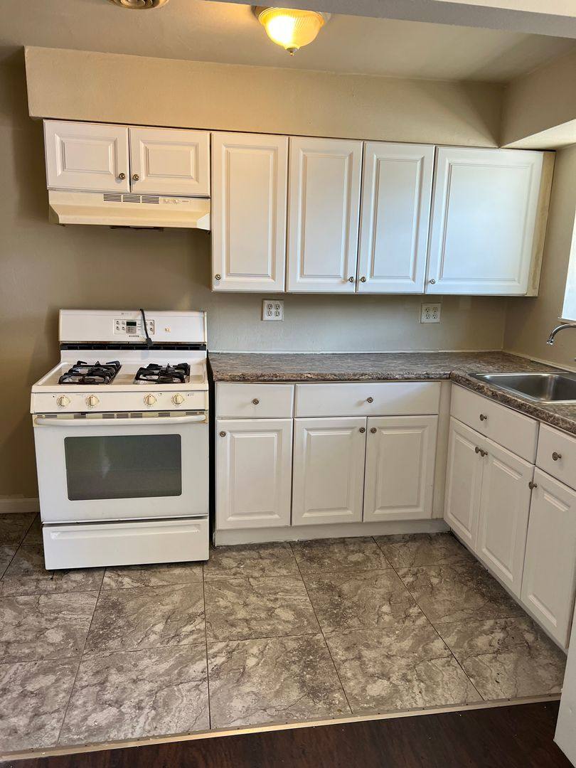 Apartment for rent at 1518 Chartiers Ave, McKees Rocks, PA 15136