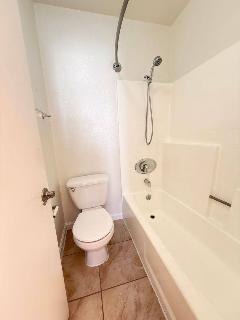 Apartment for rent at 1436 Obispo Ave, Long Beach, CA 90804